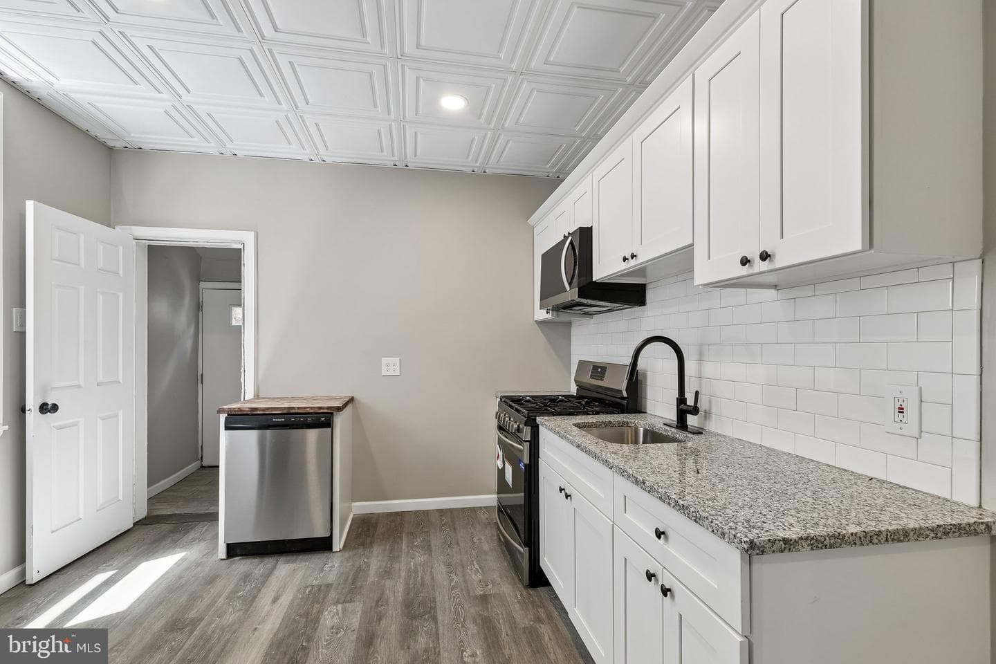 2416 N Hollywood Street photo 3