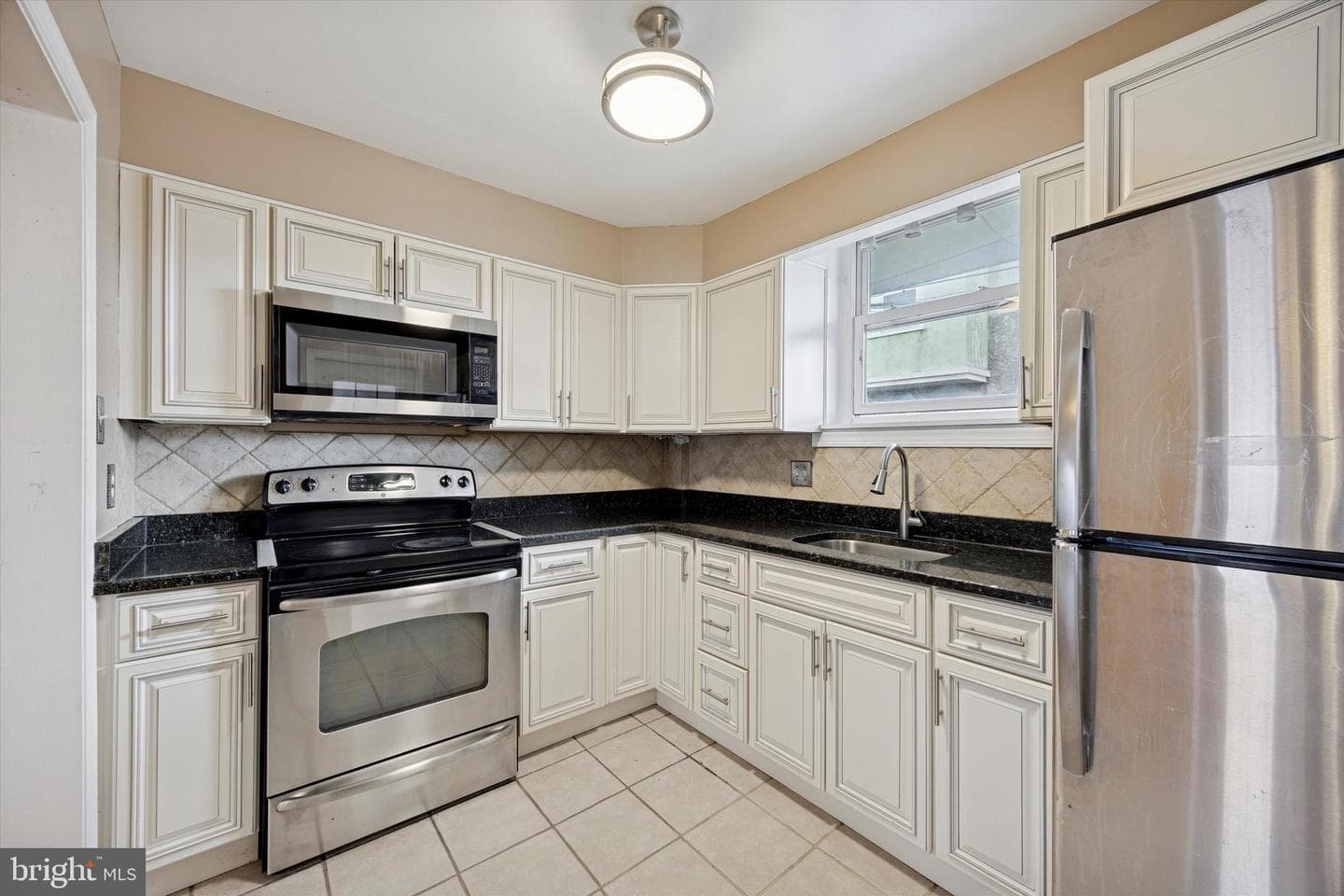 1502 E Lycoming Street photo 8