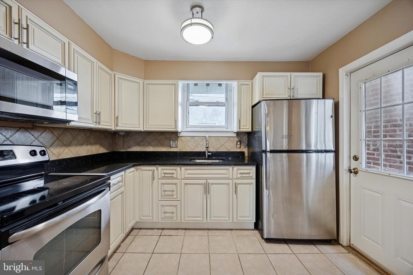 1502 E Lycoming Street photo 9
