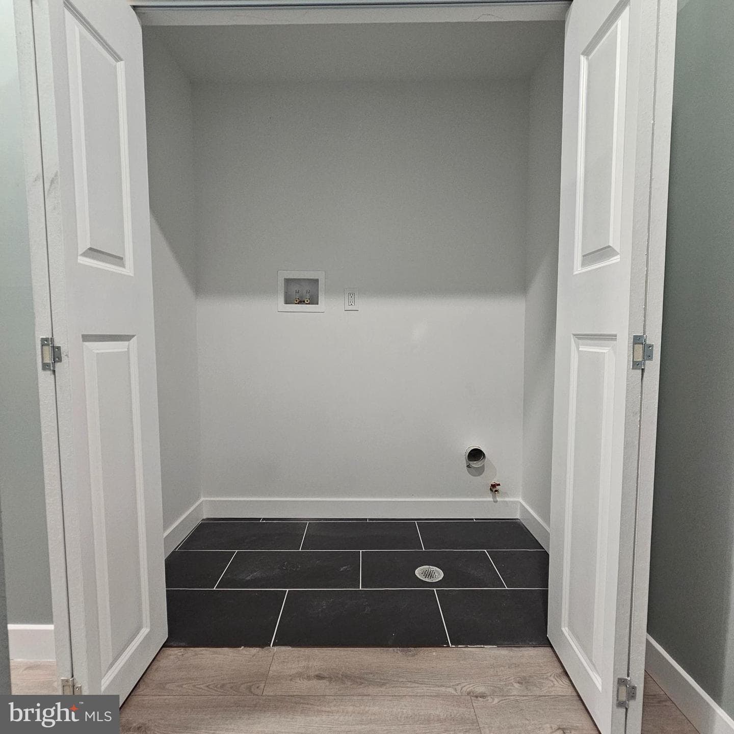 4920 N Camac Street photo 12