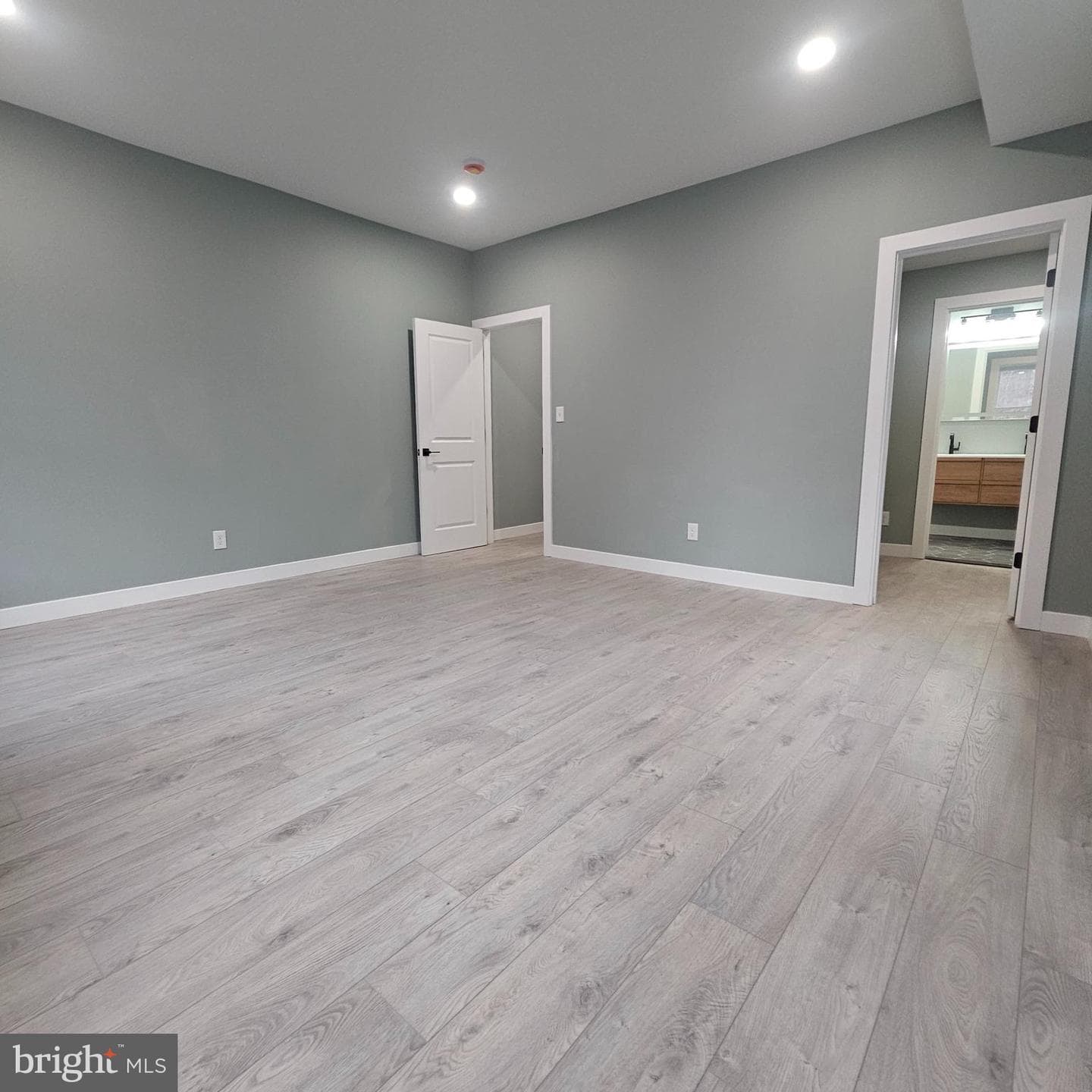 4920 N Camac Street photo 16