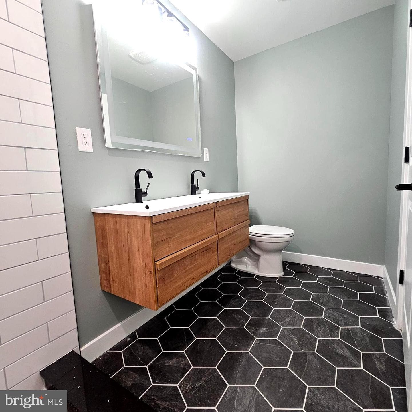 4920 N Camac Street photo 17