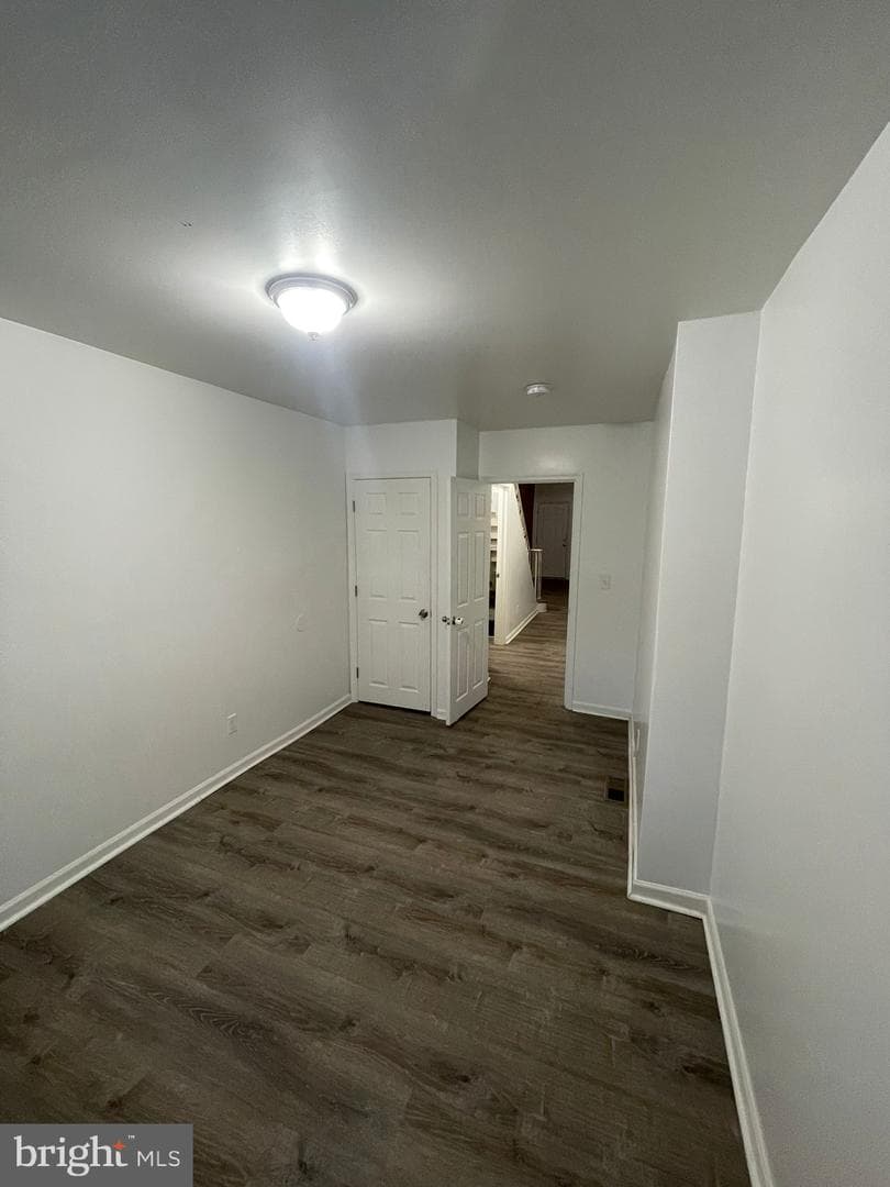 2042 Dennie Street photo 4