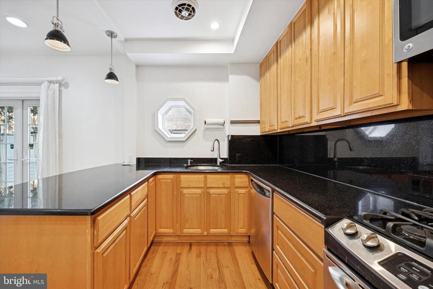 715 Rodman Street photo 17