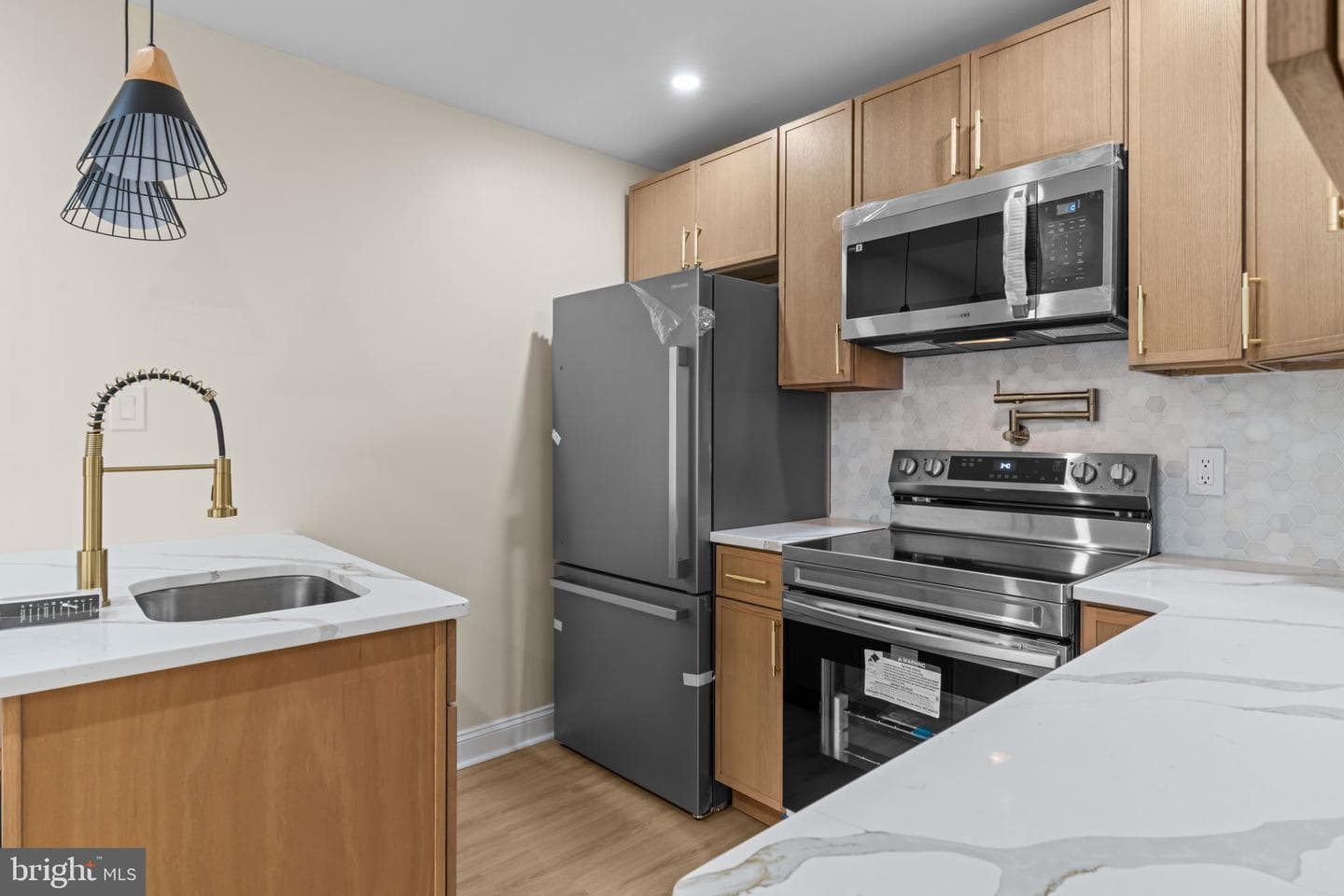 2122 E Birch Street photo 4