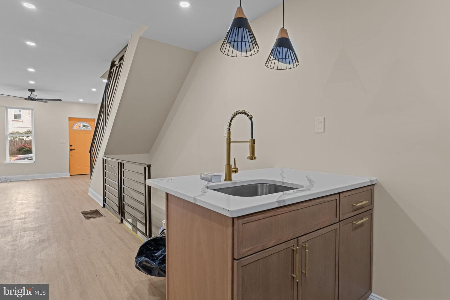 2122 E Birch Street photo 5