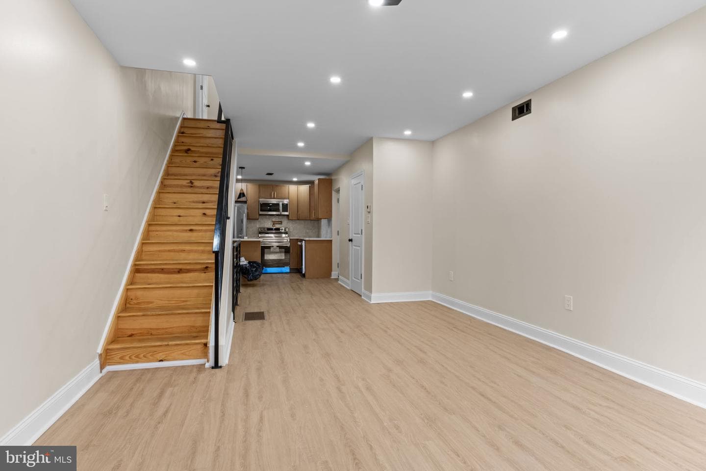 2122 E Birch Street photo 8