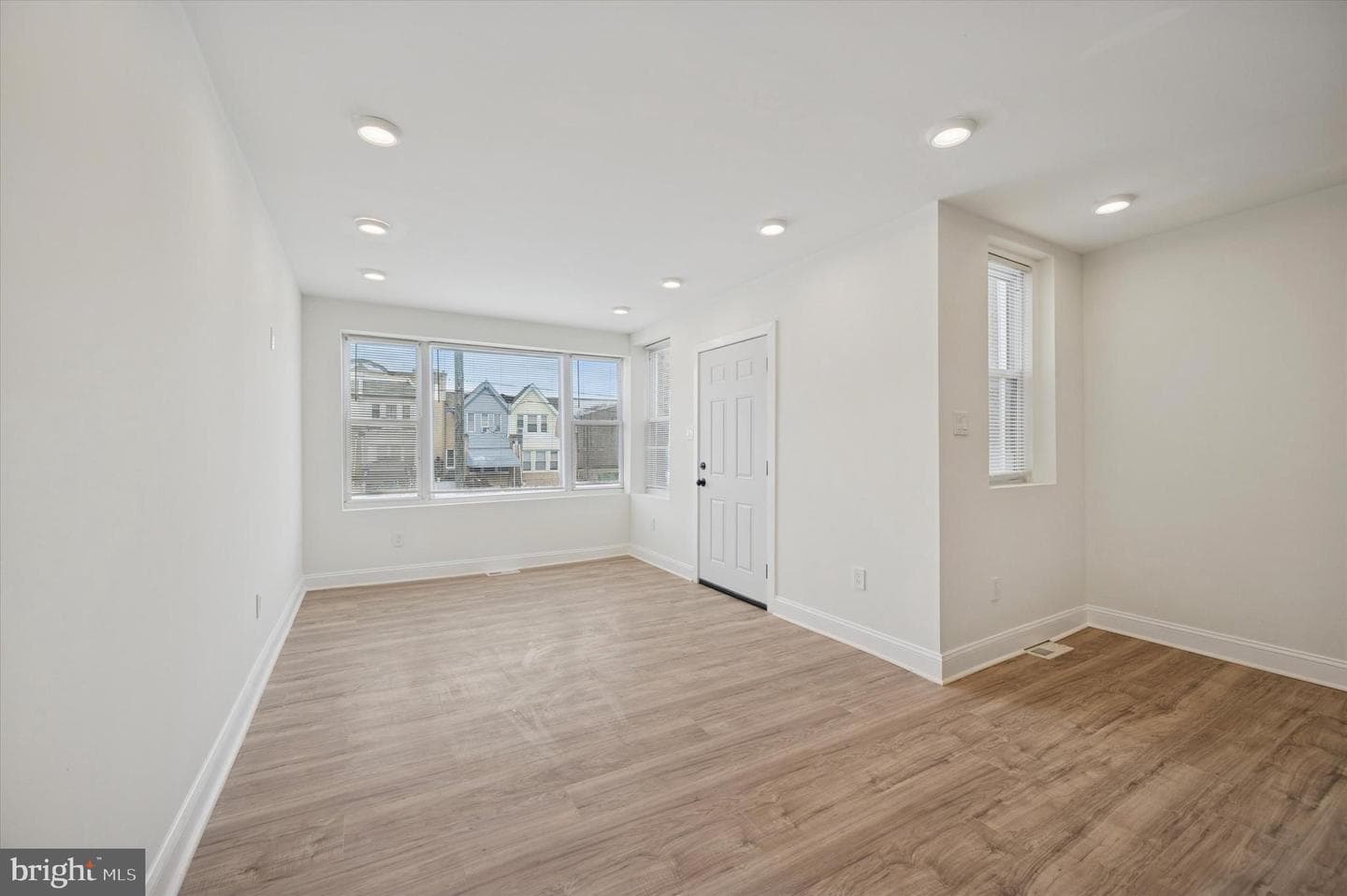 5232 Arlington Street photo 2