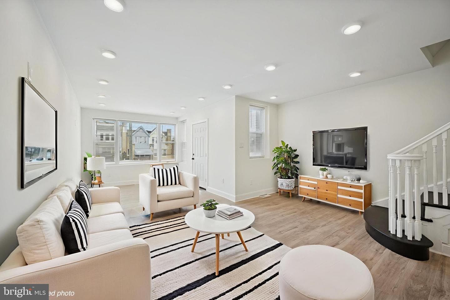 5232 Arlington Street photo 3