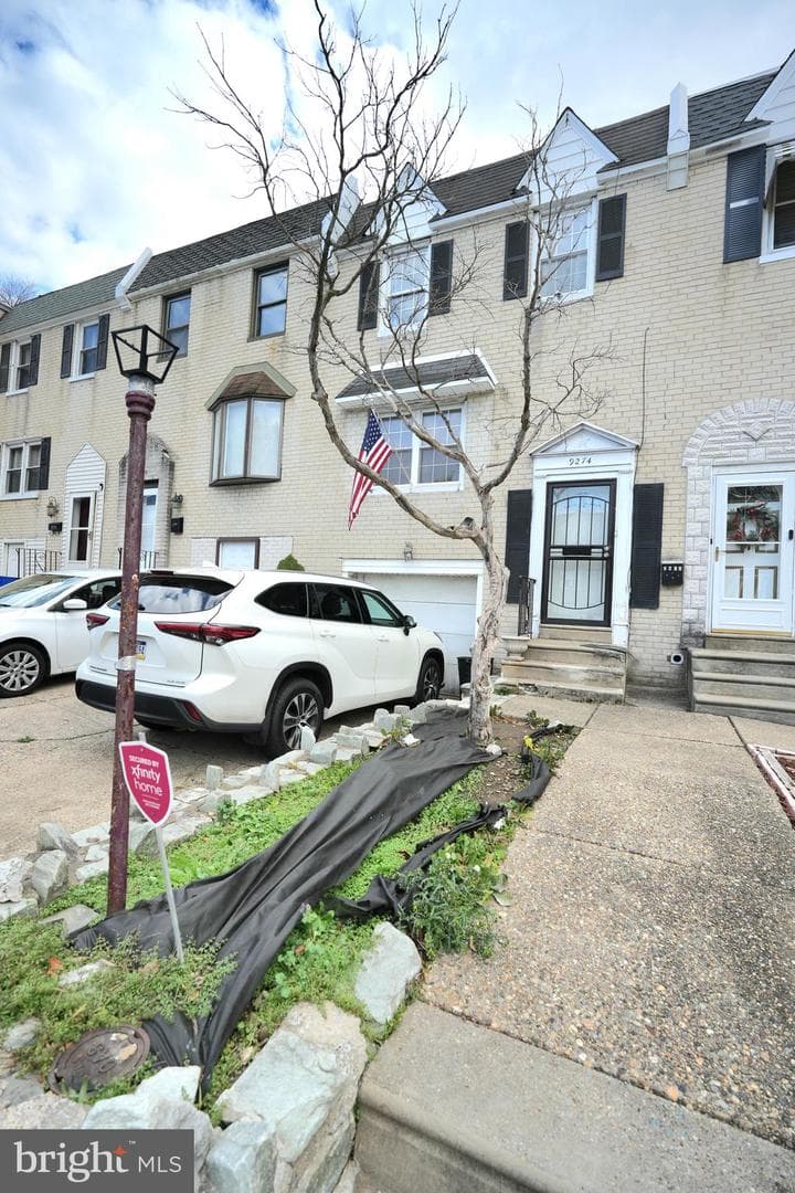 9274 Angus Place photo 1