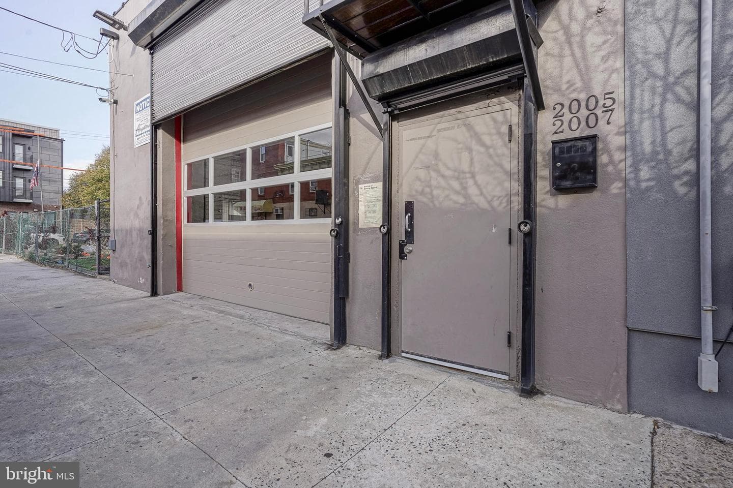 2005 E Sergeant Street photo 3
