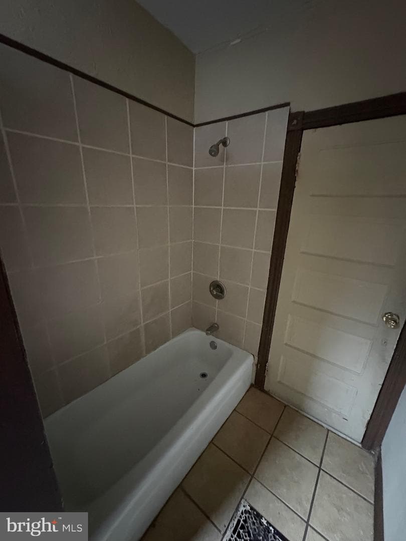5754 Leonard Street photo 9