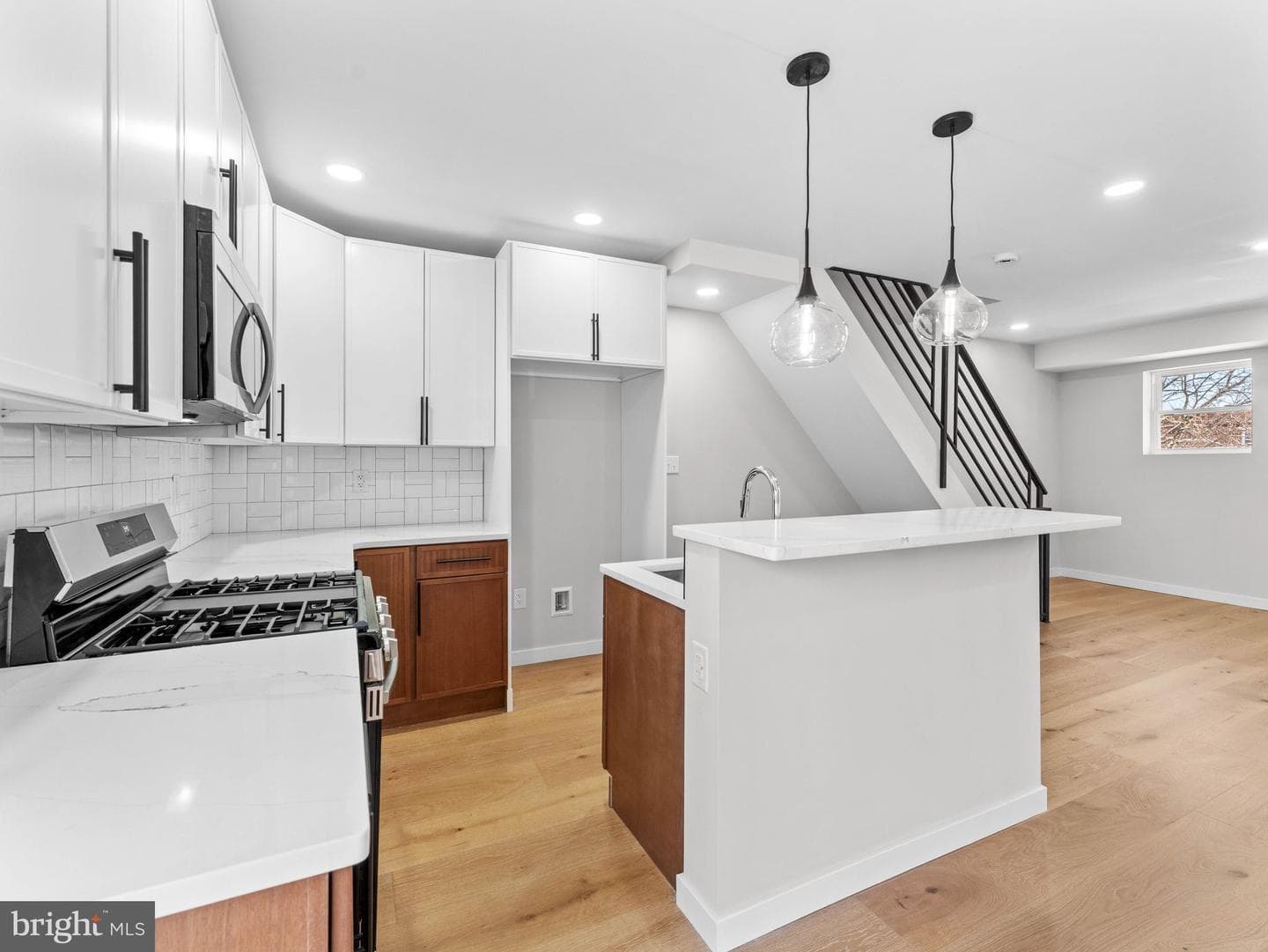 347 E Montana Street photo 11