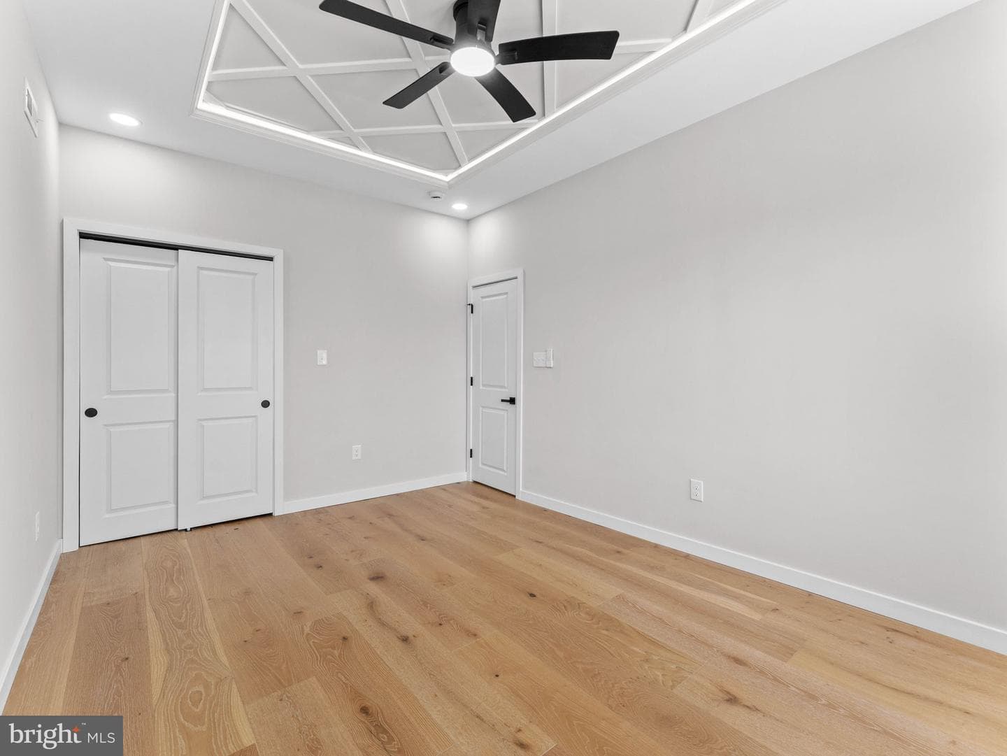 347 E Montana Street photo 15