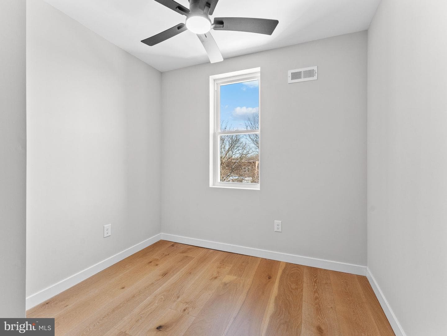 347 E Montana Street photo 16