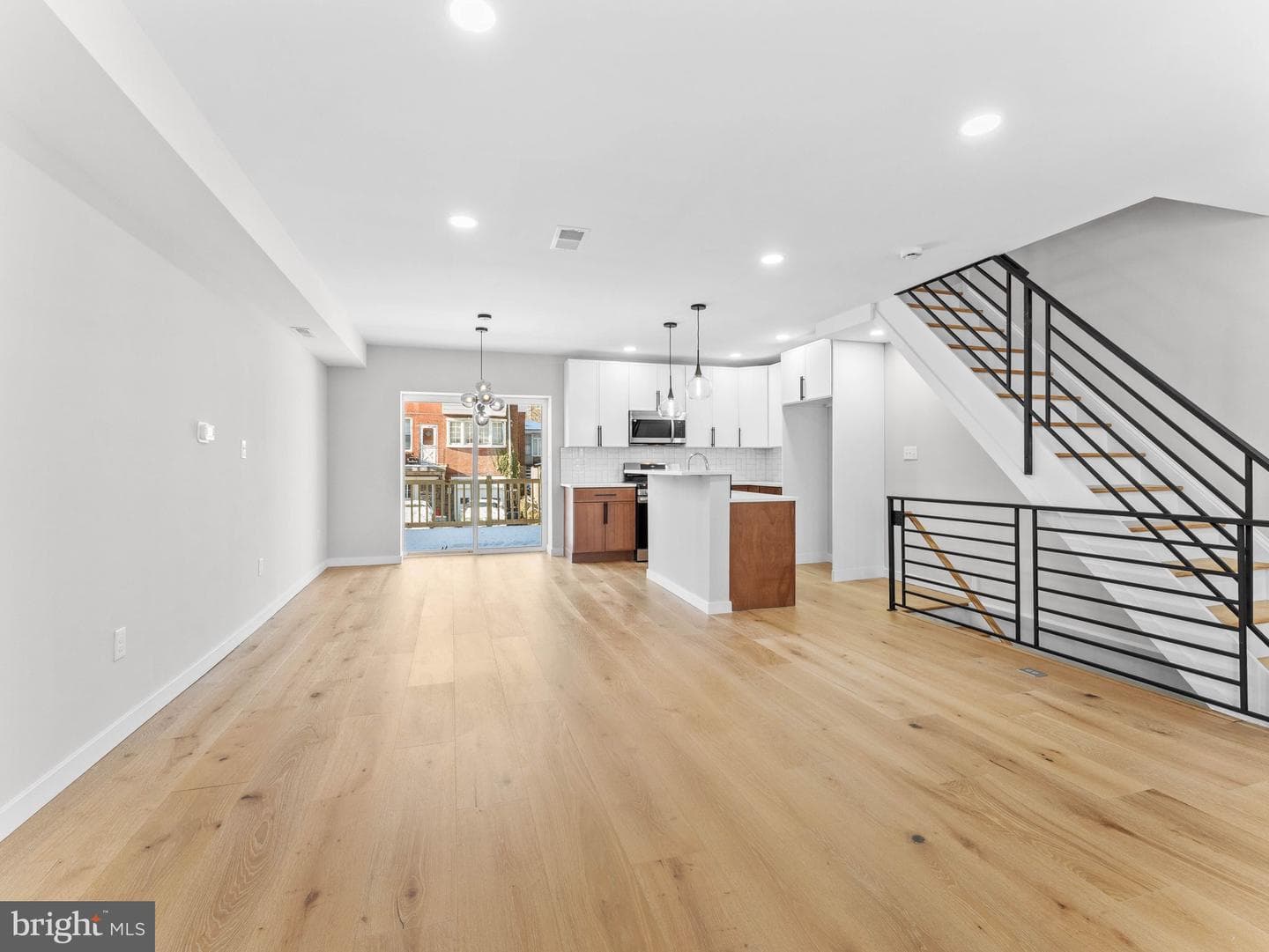 347 E Montana Street photo 2