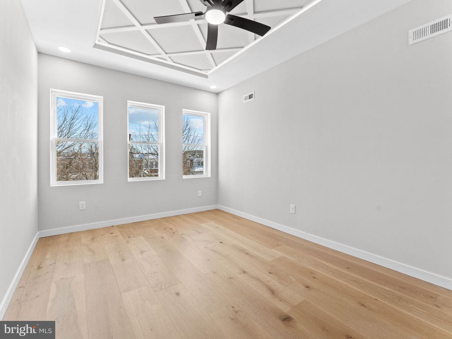 347 E Montana Street photo 22