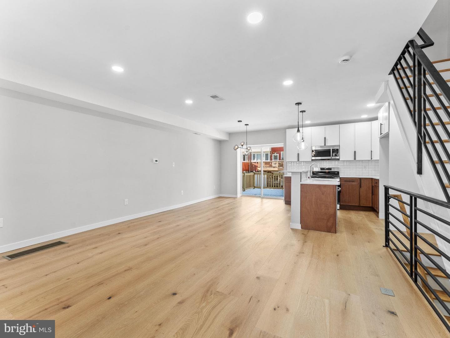 347 E Montana Street photo 6
