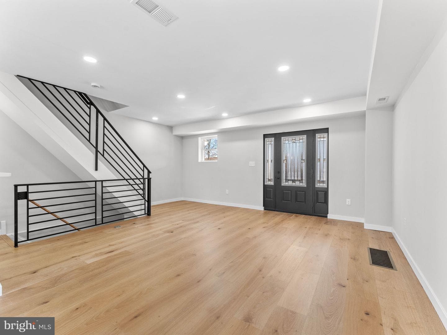 347 E Montana Street photo 7