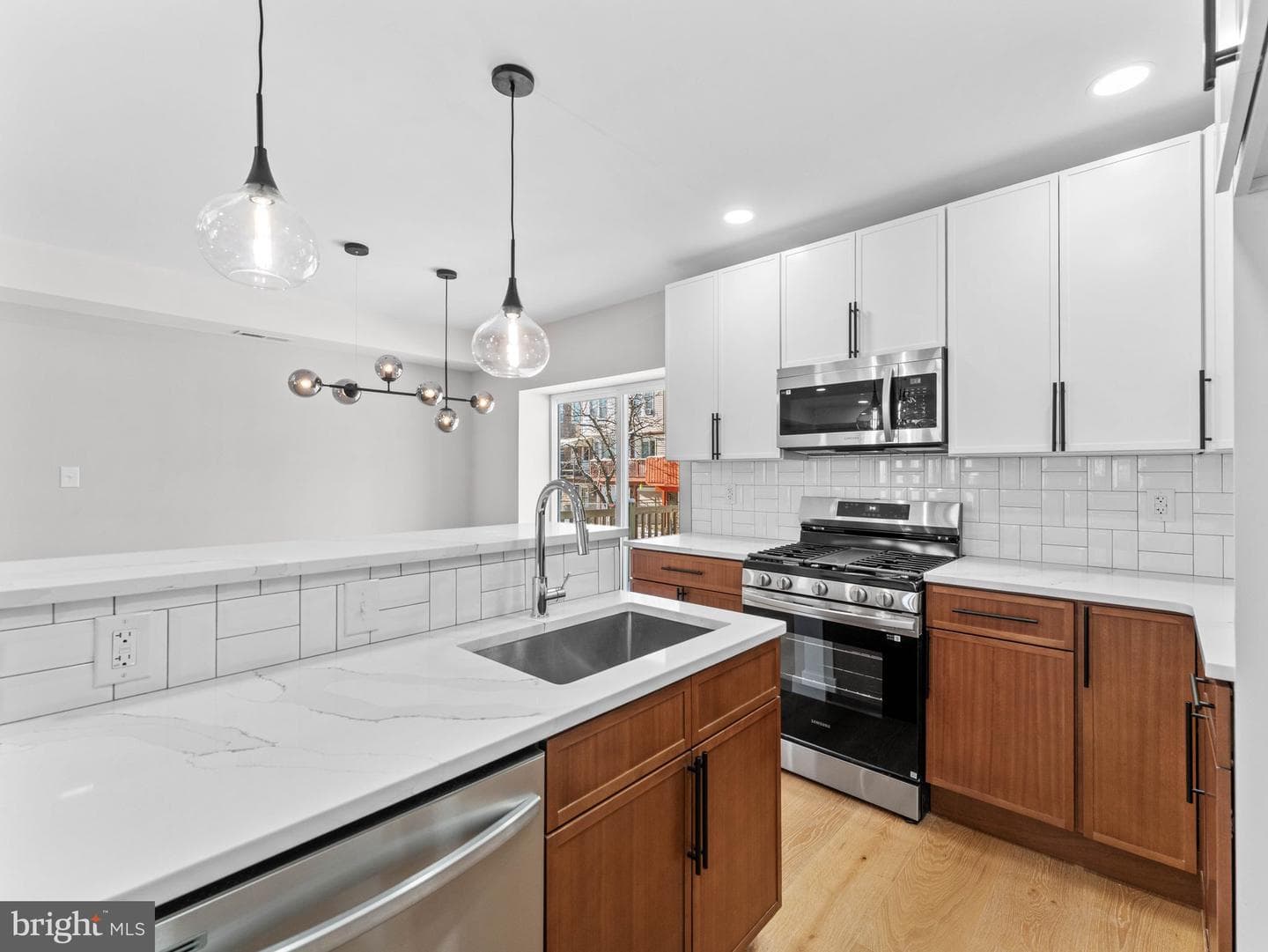 347 E Montana Street photo 9