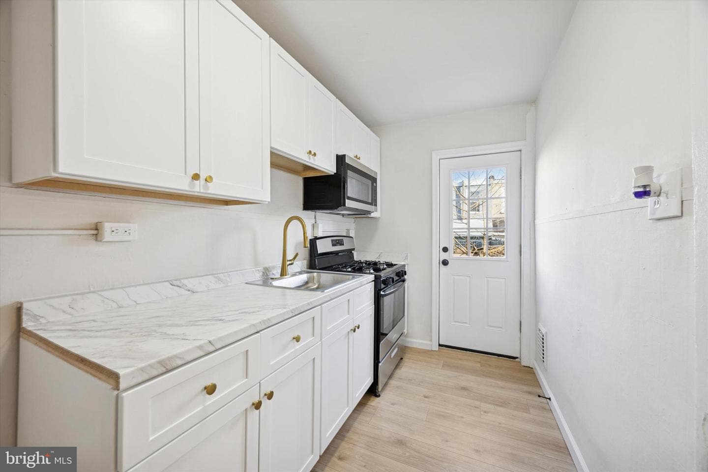 2537 S Millick Street photo 7