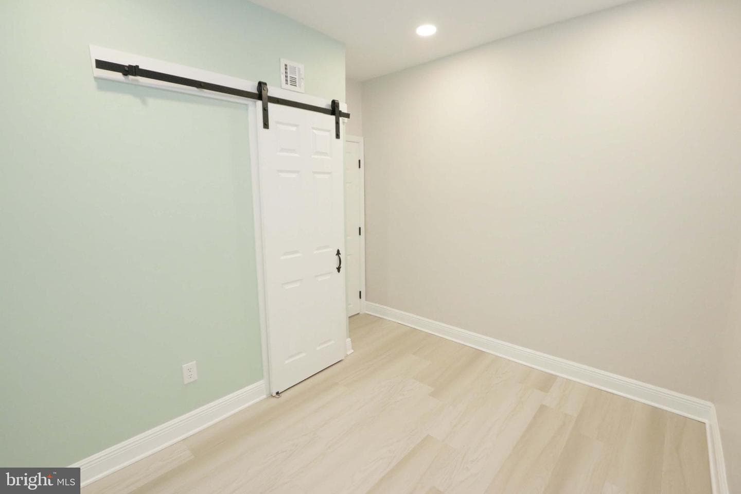 2828 Cedar Street photo 49