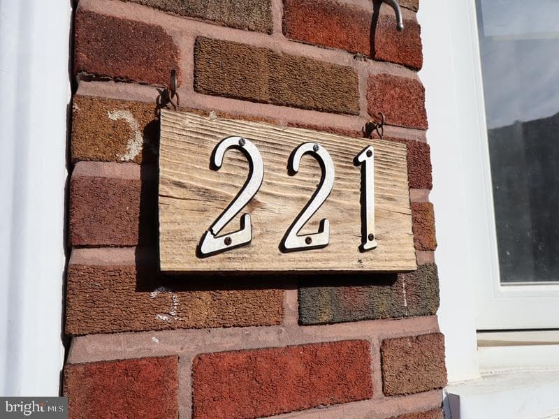 221 Kenilworth Avenue photo 2