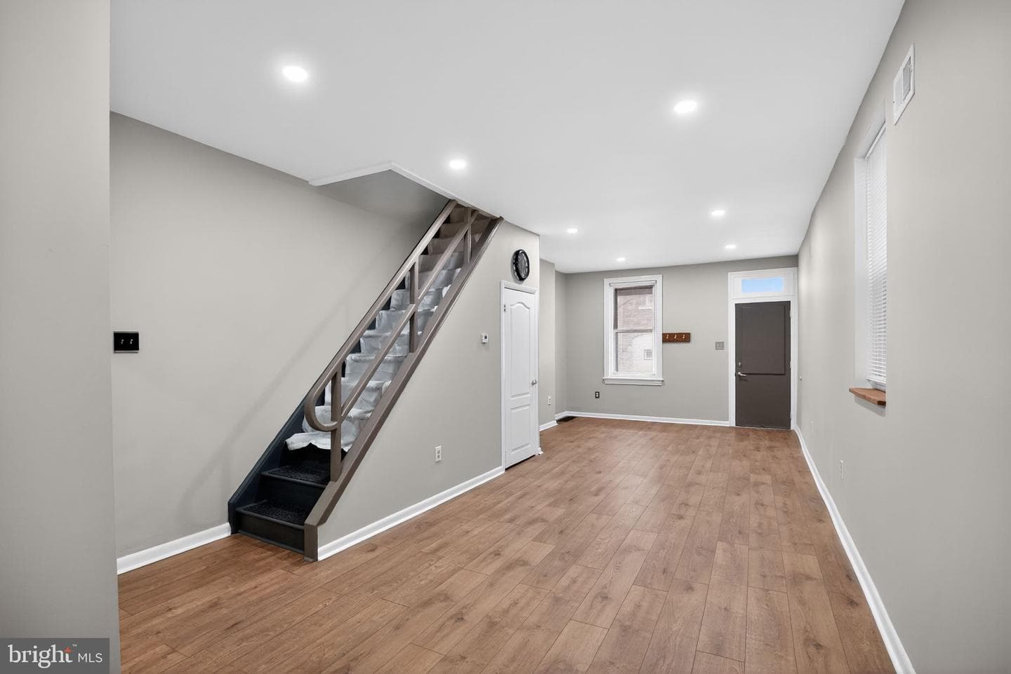 4287 Penn Street photo 2