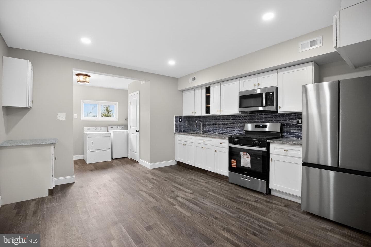 4287 Penn Street photo 3