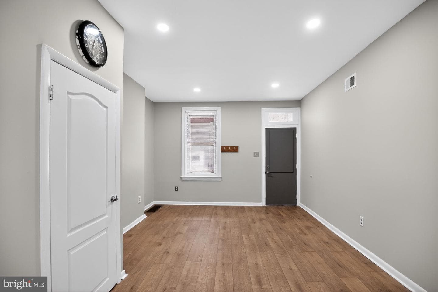 4287 Penn Street photo 6