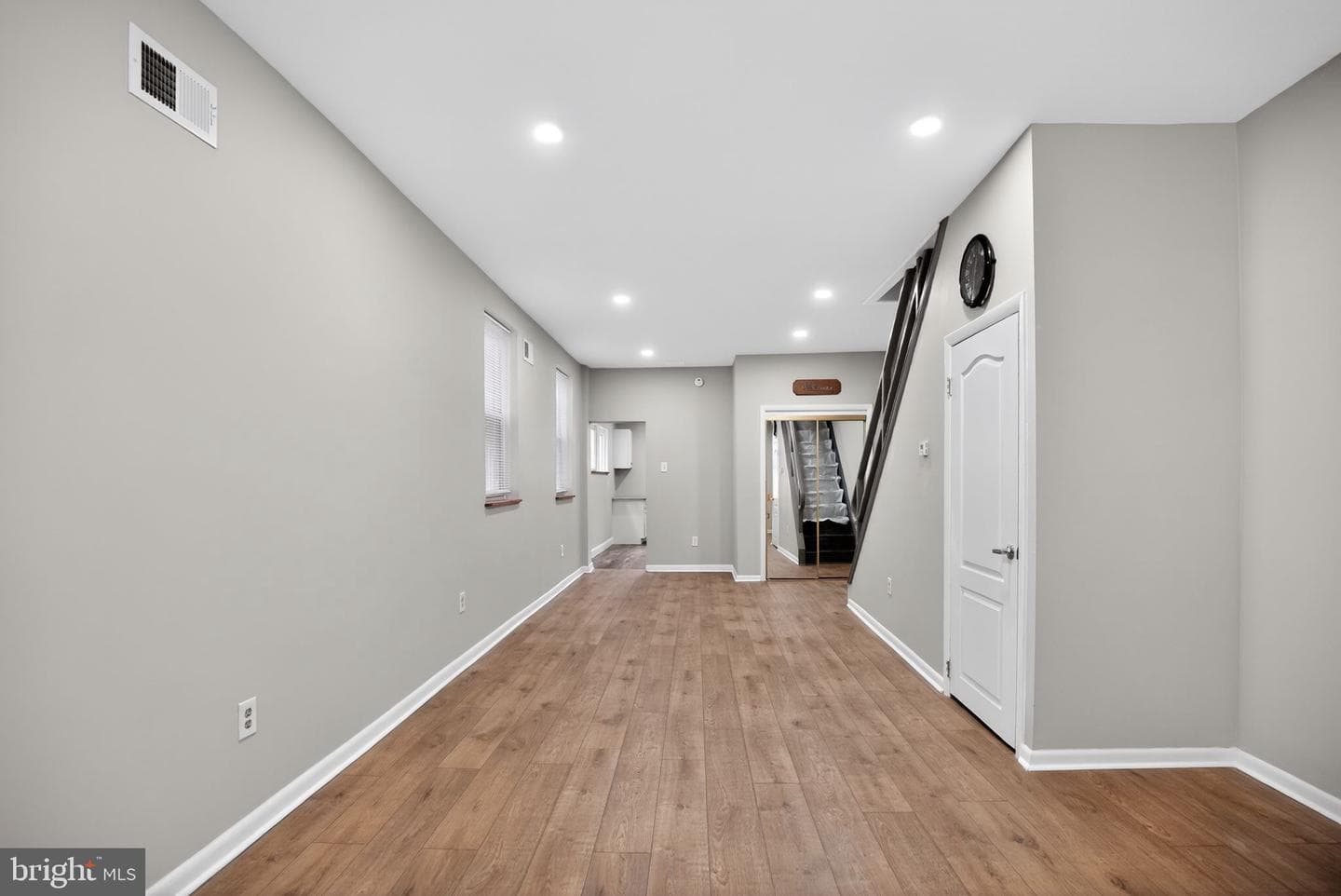 4287 Penn Street photo 8