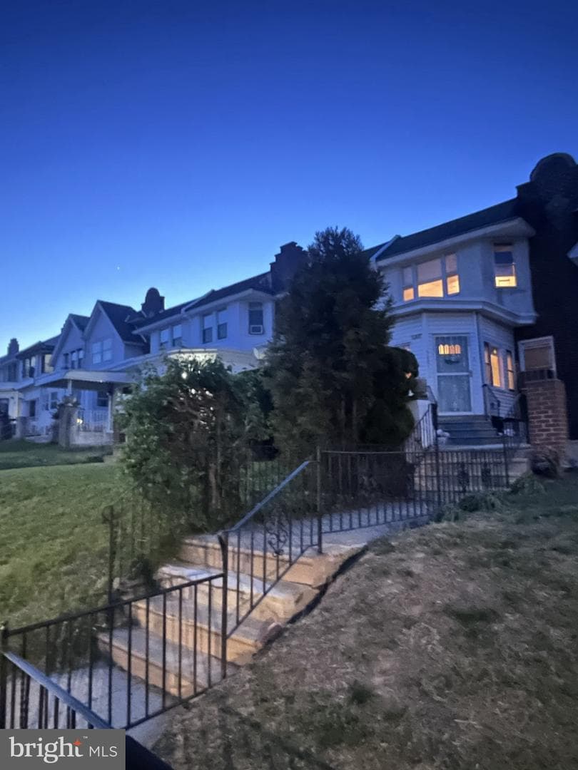 5207 Diamond Street photo 2