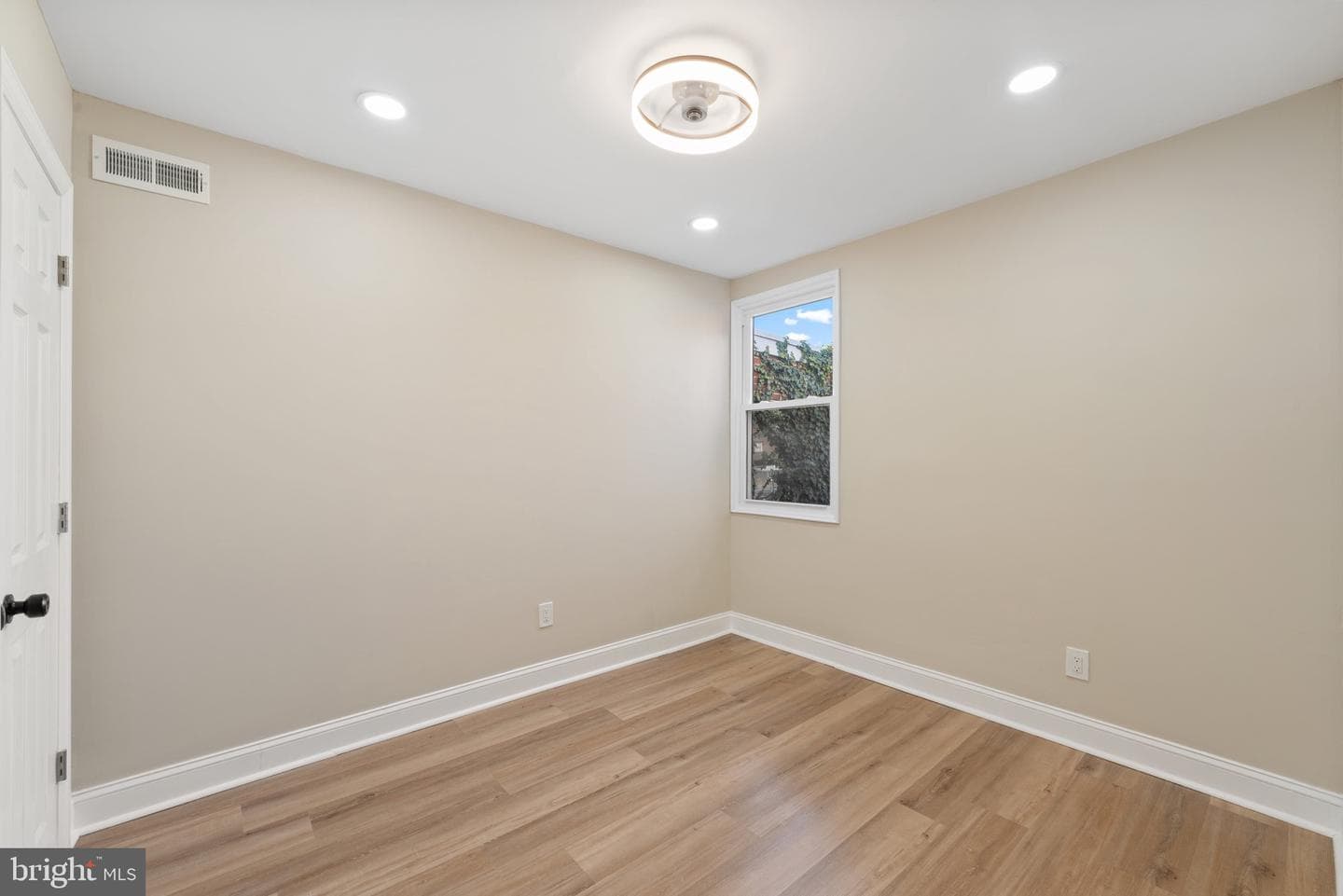 6027 Woodcrest Avenue photo 33