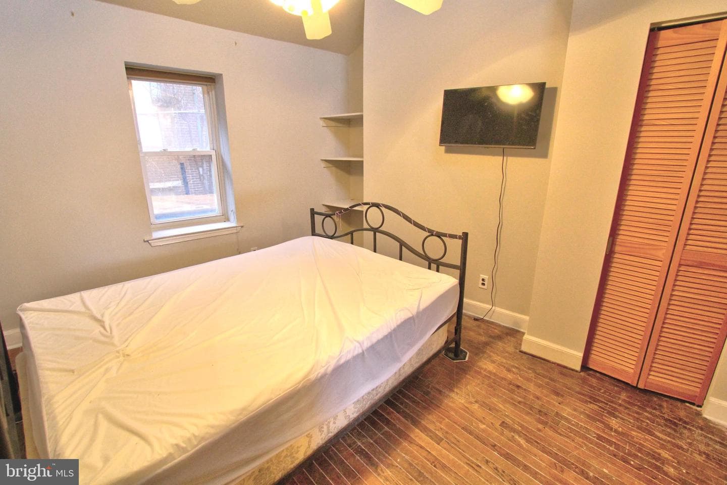 526 Montrose Street photo 14