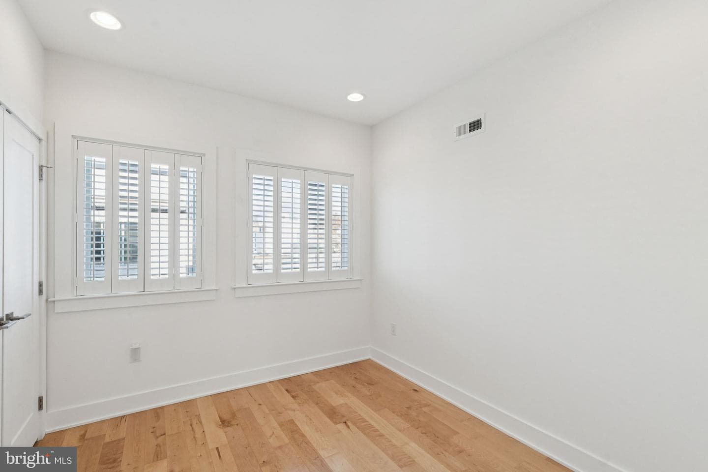 1825 Gerritt Street photo 15