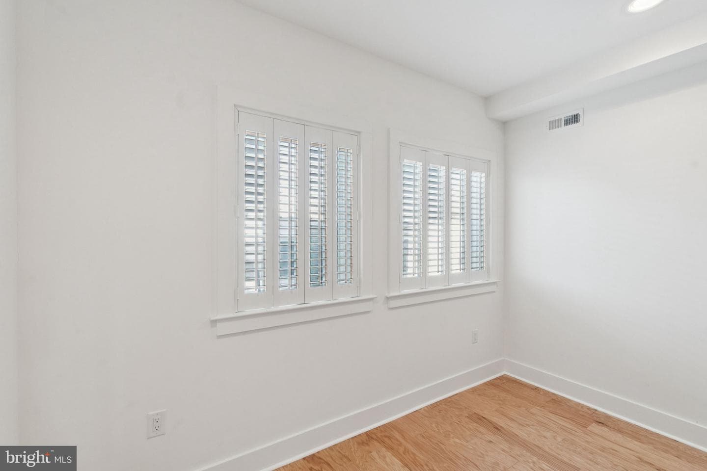 1825 Gerritt Street photo 23