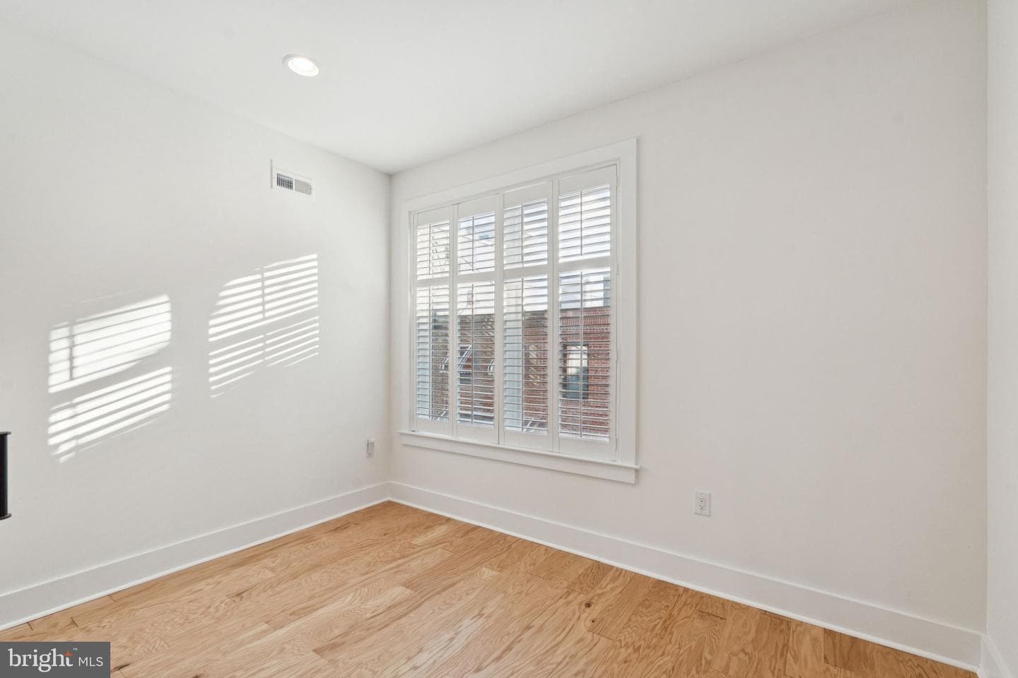 1825 Gerritt Street photo 28