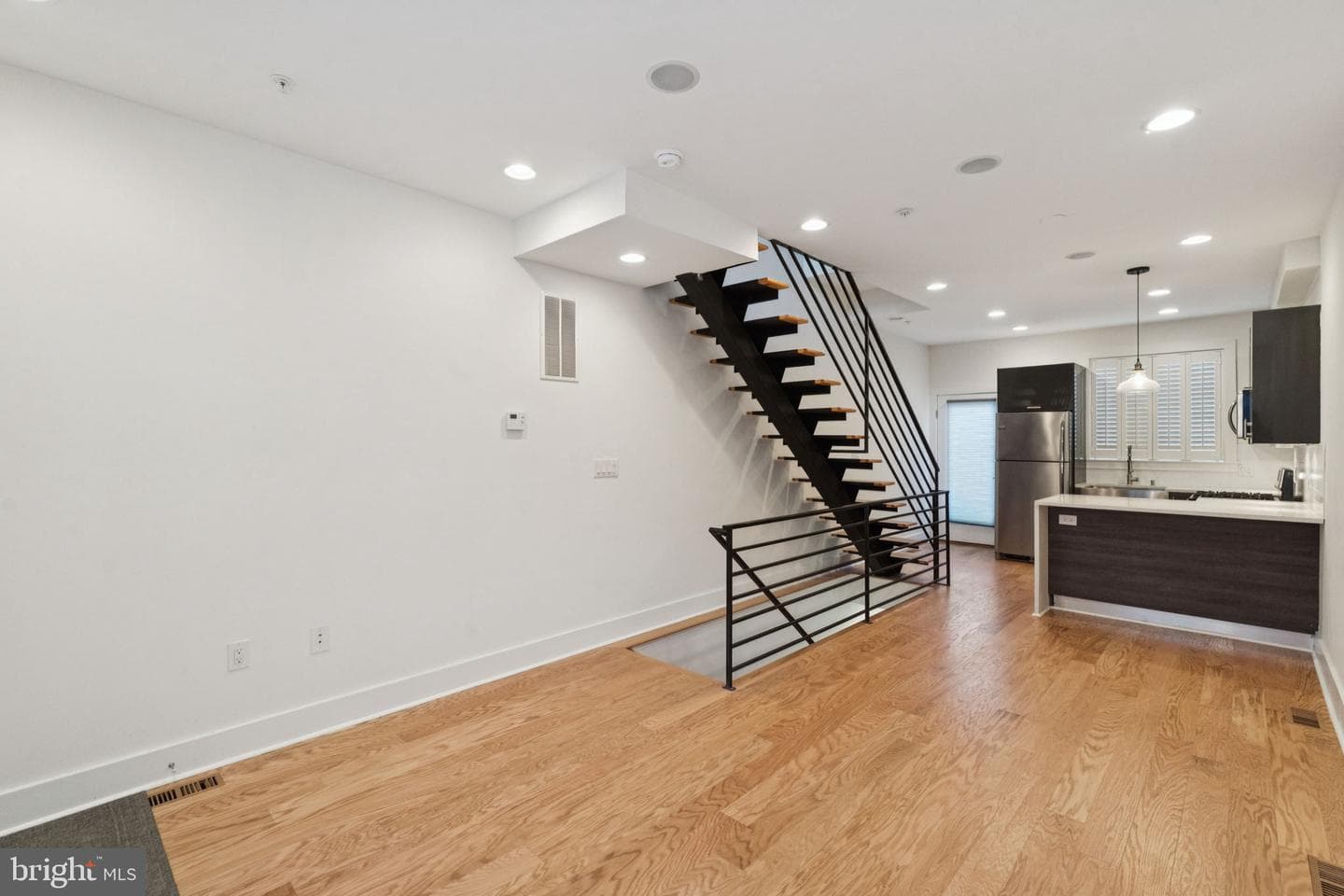 1825 Gerritt Street photo 4