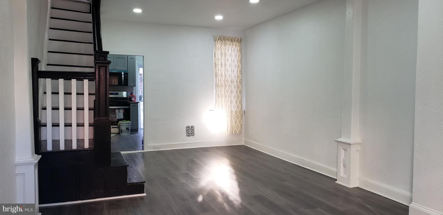 2126 E Birch Street photo 4