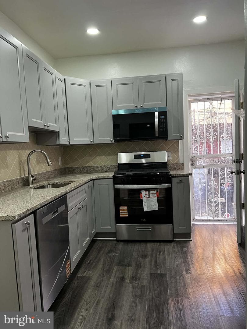 2126 E Birch Street photo 9