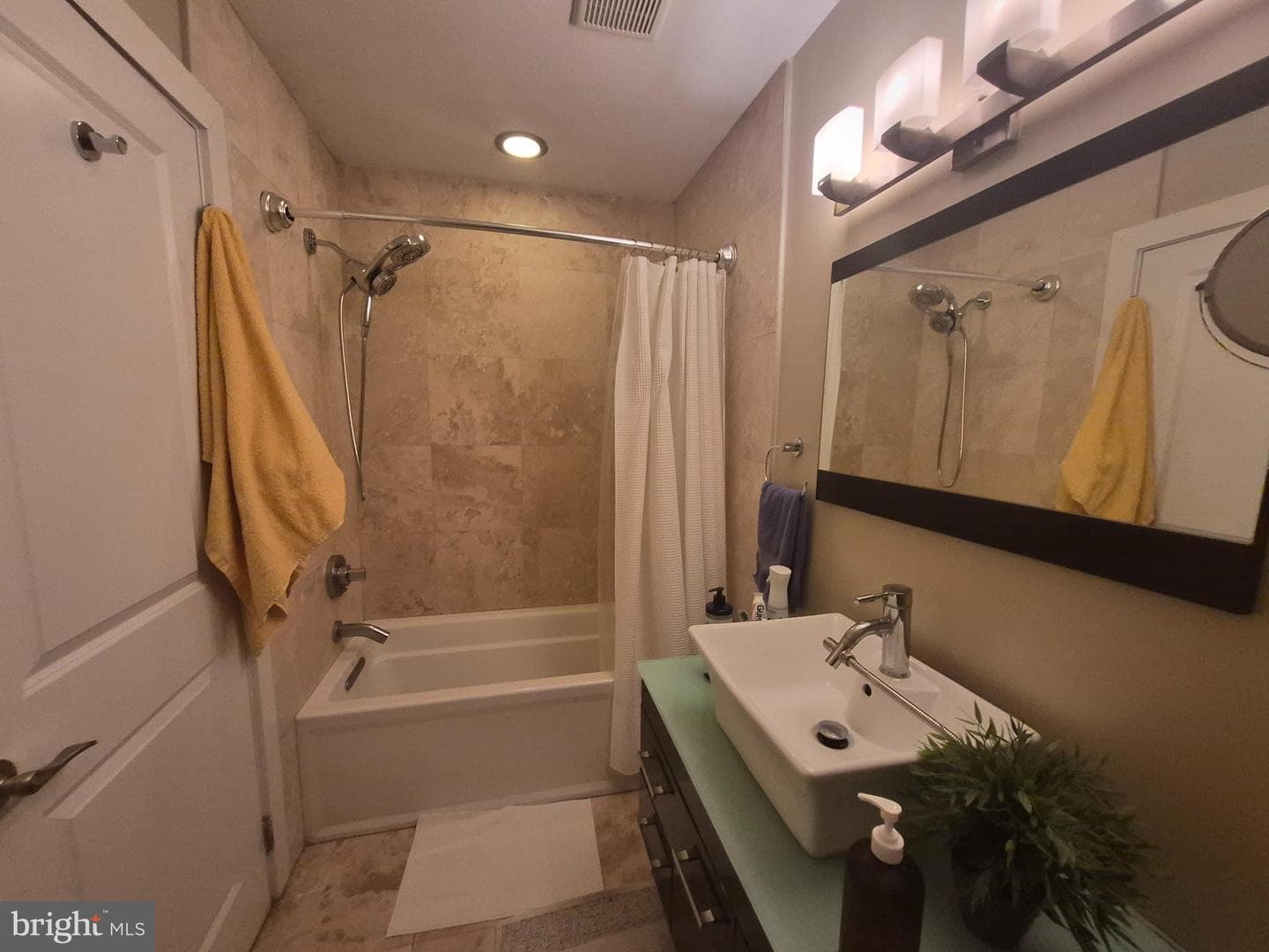 2544 Montrose Street photo 10