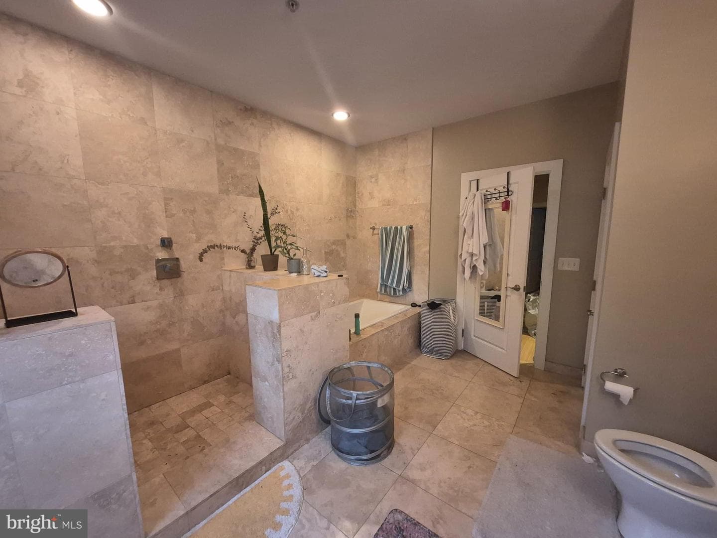 2544 Montrose Street photo 16