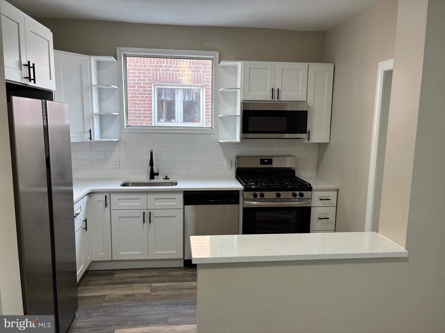 2045 Bleigh Avenue photo 2
