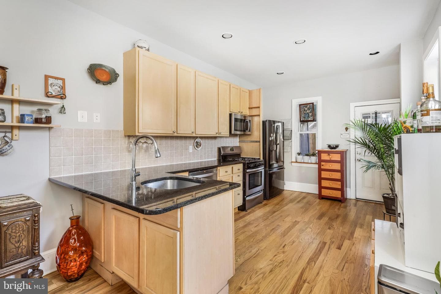 1627-29 W Stiles Street photo 7
