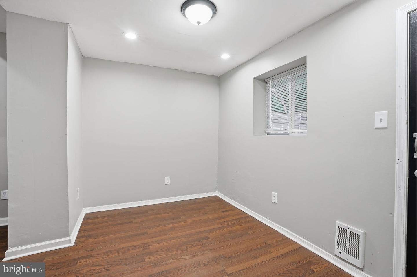 1866 E Cornwall Street photo 12