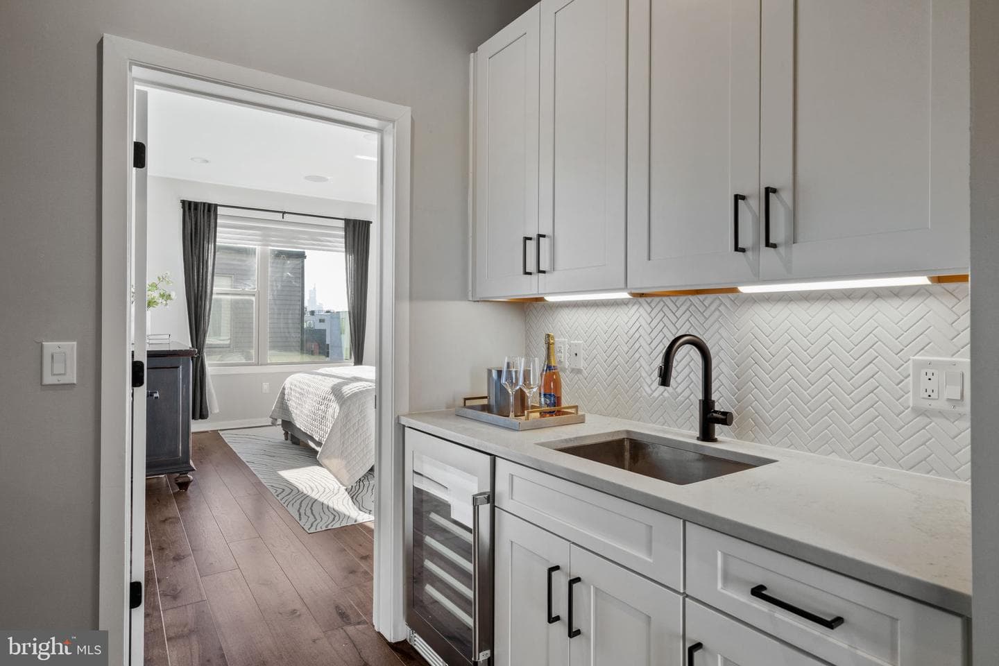 3200 Parkview Walk photo 16