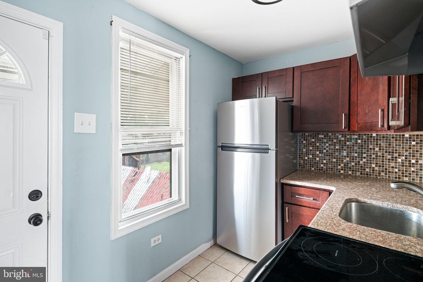 4606 Benner St photo 3