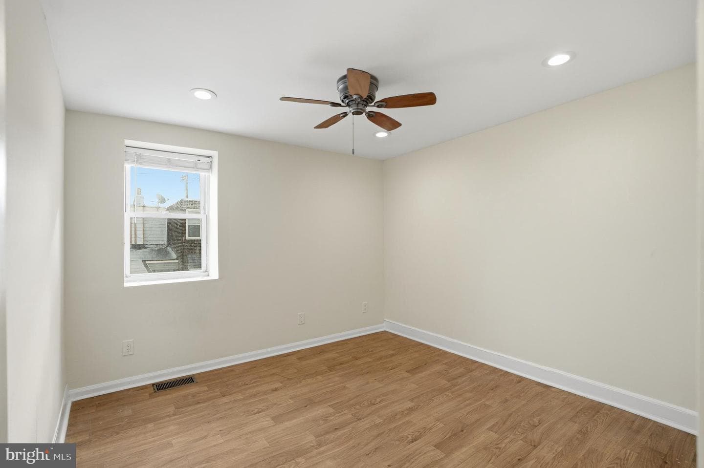 2833 Livingston Street photo 14