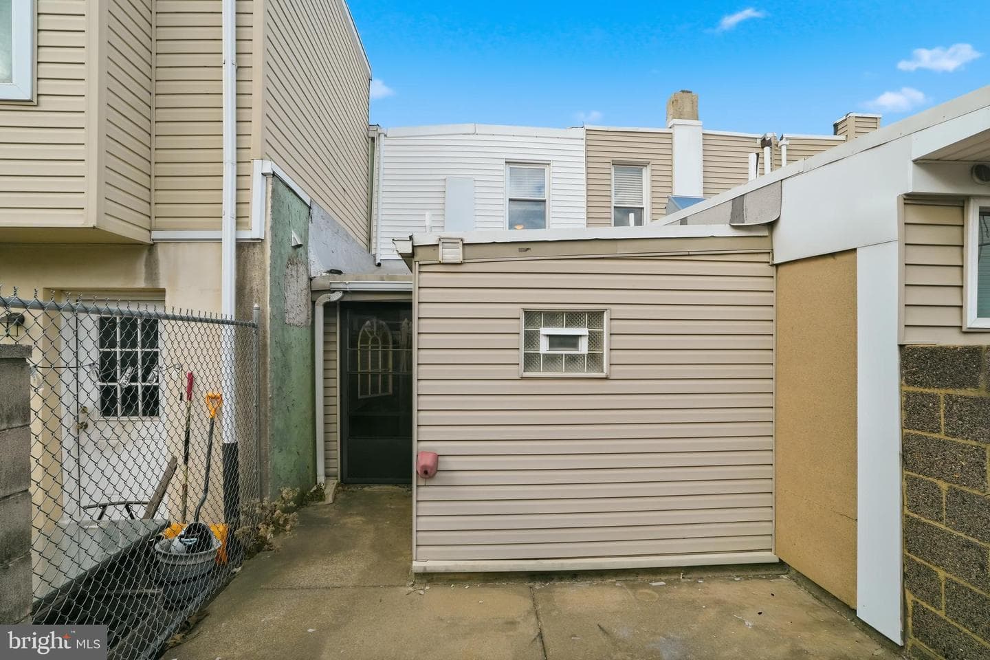 2833 Livingston Street photo 17