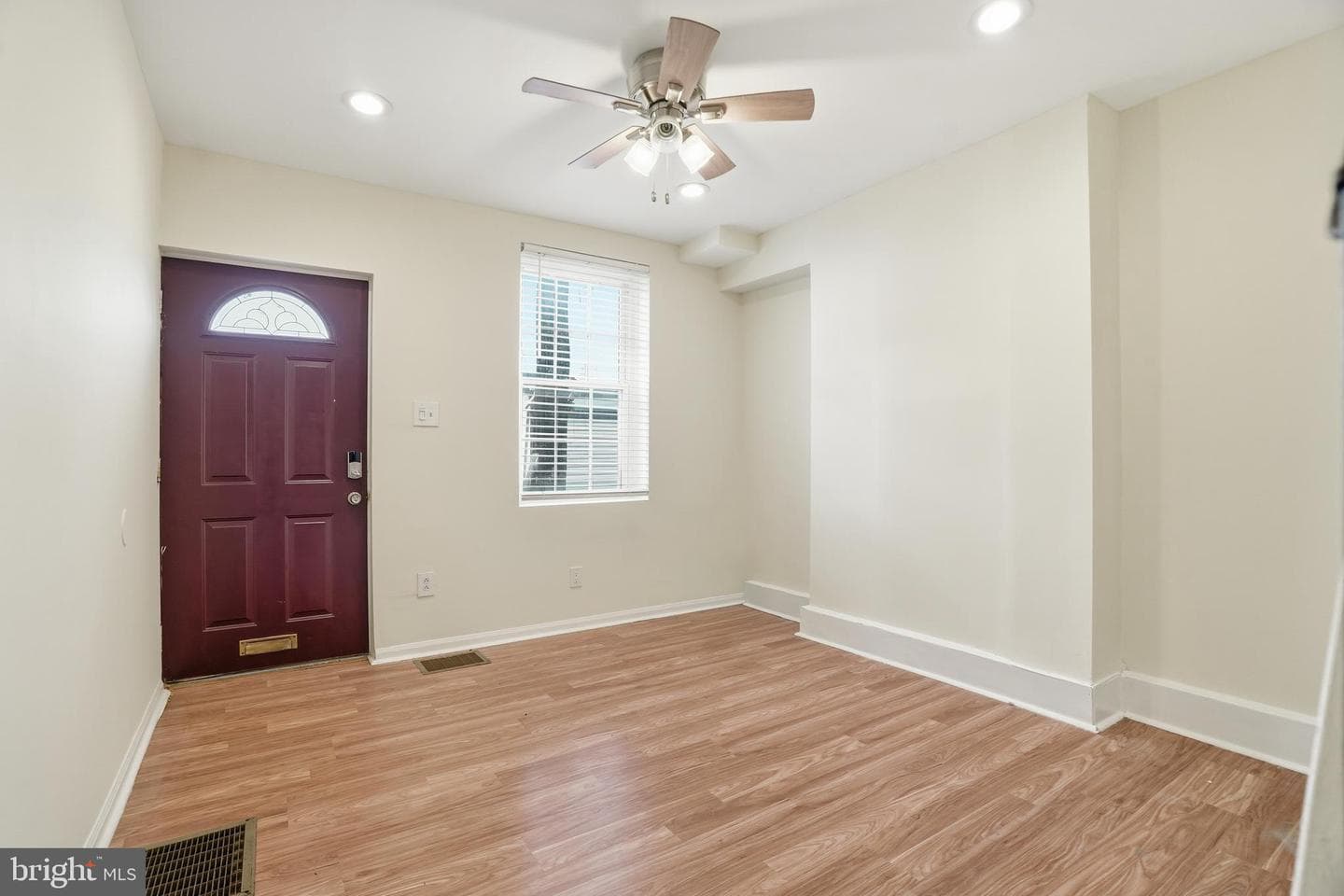 2833 Livingston Street photo 2